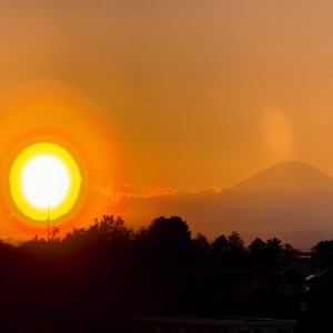 夕陽の花粉光環と富士山